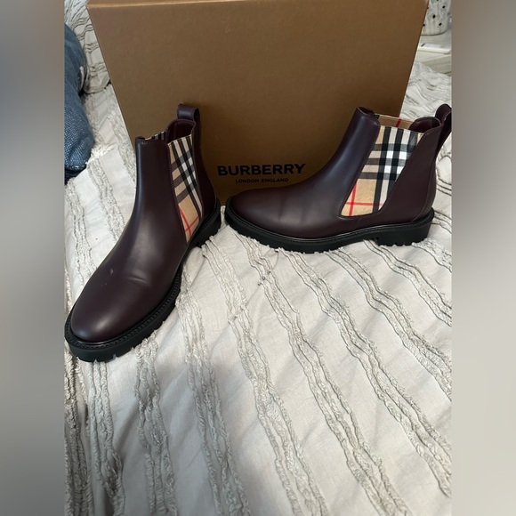 OFFERS WELCOME!! Women’s Authentic Vintage Burberry Burgundy Boots. Size: 38.5 - Picture 5 of 7